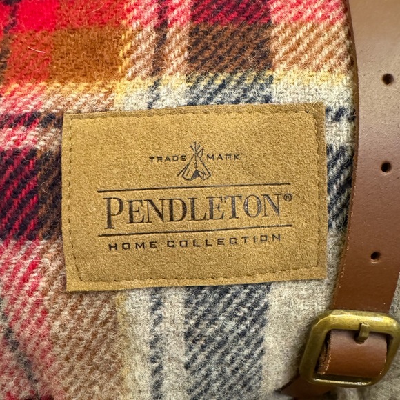 Pendleton Home Collection Fringed Motor Robe w/ Leather Carrier - Picture 3 of 5